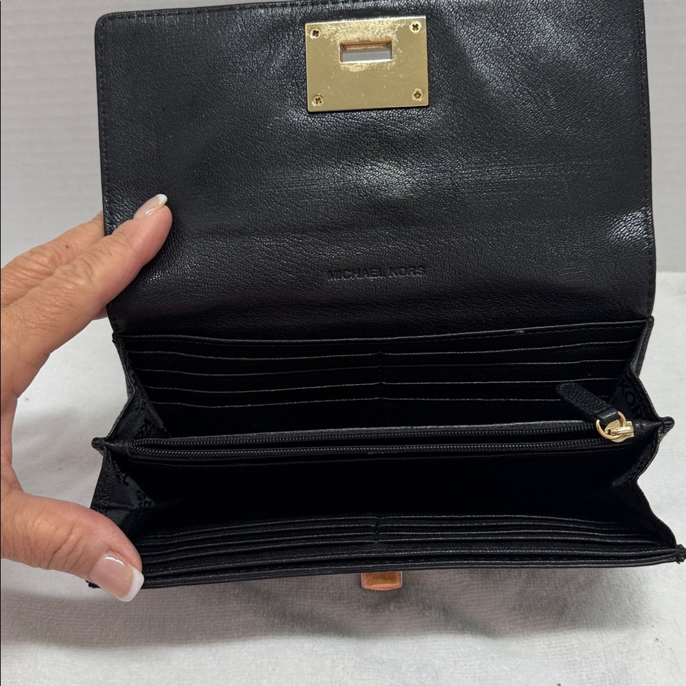 Michael Kors Black Leather Continental Wallet with Gold Plate Lock - Picture 4 of 4